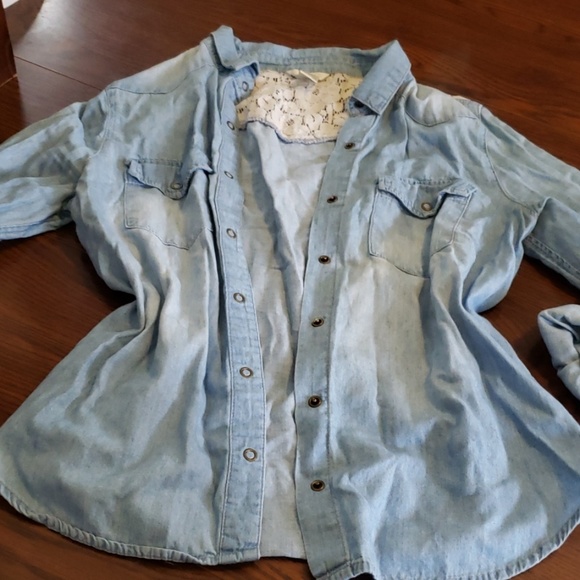 Button up - Picture 1 of 1